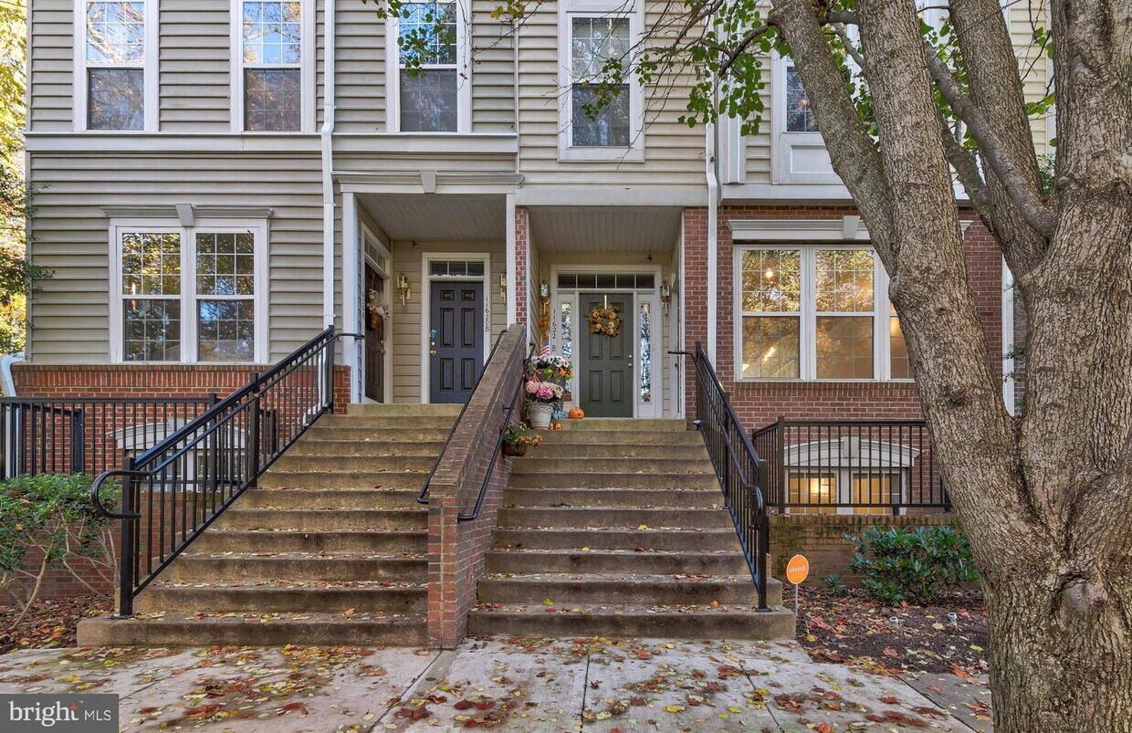 11622 Cavalier Landing Ct Unit 1402A, Fairfax, VA 22030 Room for