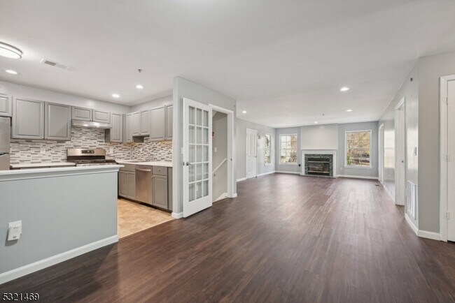 Building Photo - 54 Chariot Ct