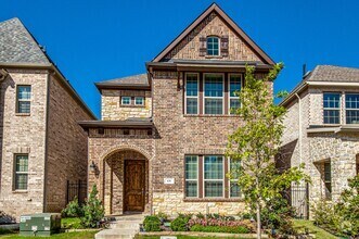Building Photo - 636 Courtyard Ln
