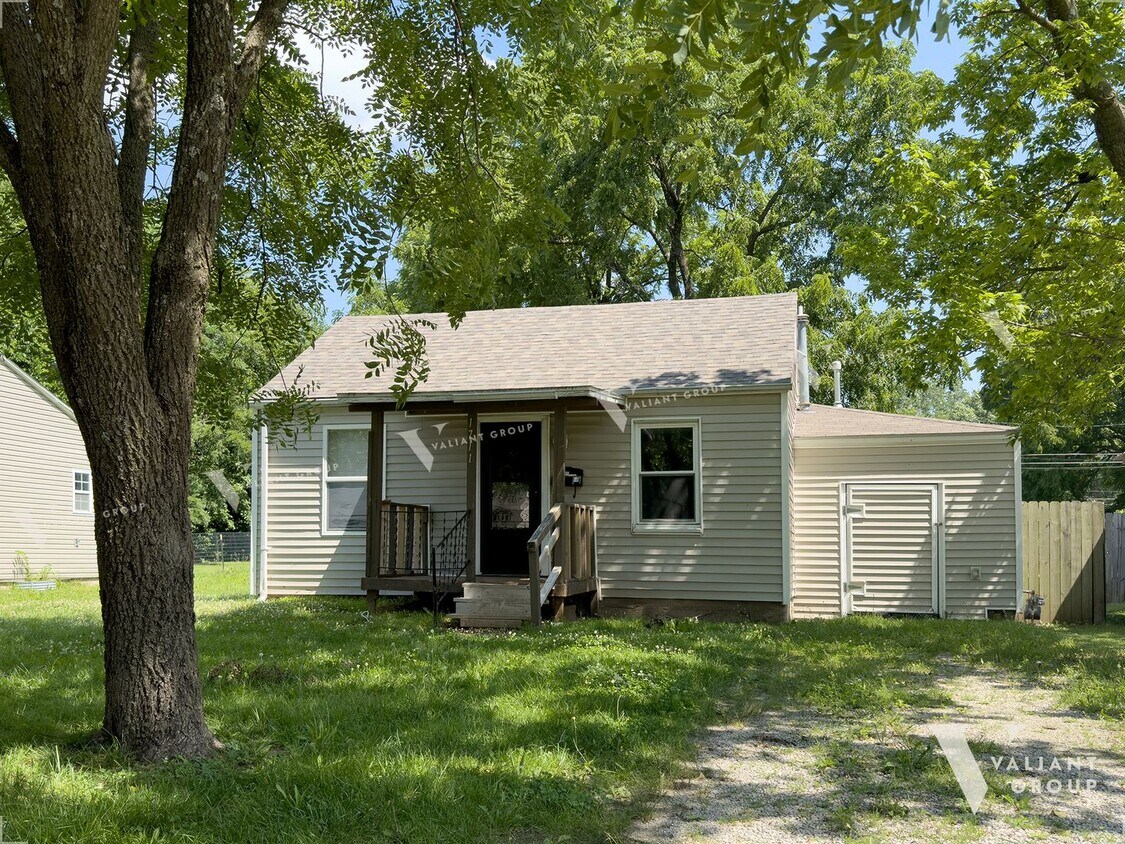Primary Photo - Small 2 Bedroom, 1 Bathroom Home