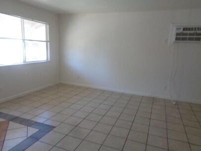 Foto del edificio - 1115 Holly Ave