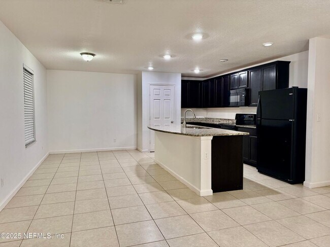 Building Photo - 8709 Lake George Cir W