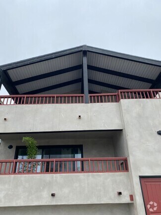 Building Photo - 313 Ocean Front Walk