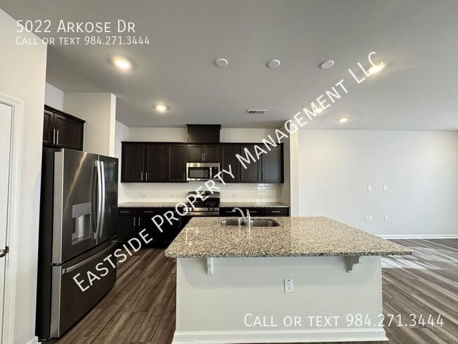 Building Photo - 5022 Arkose Dr