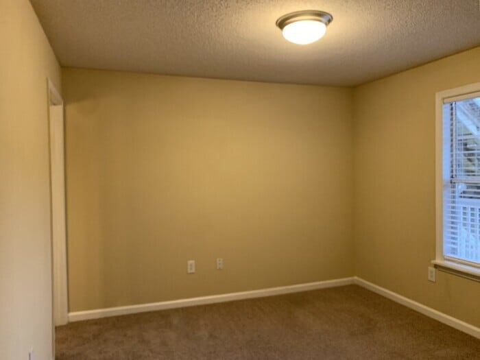 Building Photo - Specious 3 Bedroom and 2 Full Bathrooms