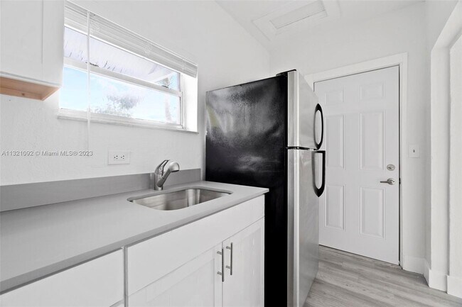 Foto del edificio - 2177 NW 27th St