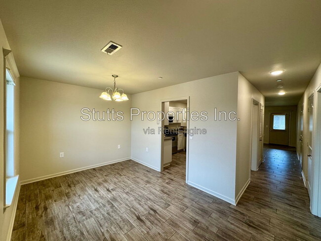 Building Photo - 201 Spindle Ct