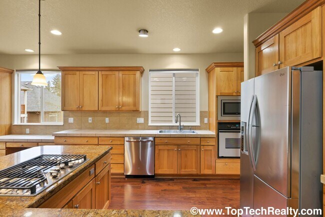 Building Photo - Popular Bauer Highlands 3 BD* 2.5 BA* Sing...
