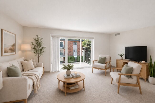 Living area - Evergreen Ridge Apartments (formerly Aspen Ridge)