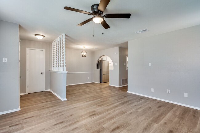 Building Photo - 3034 Conflans-