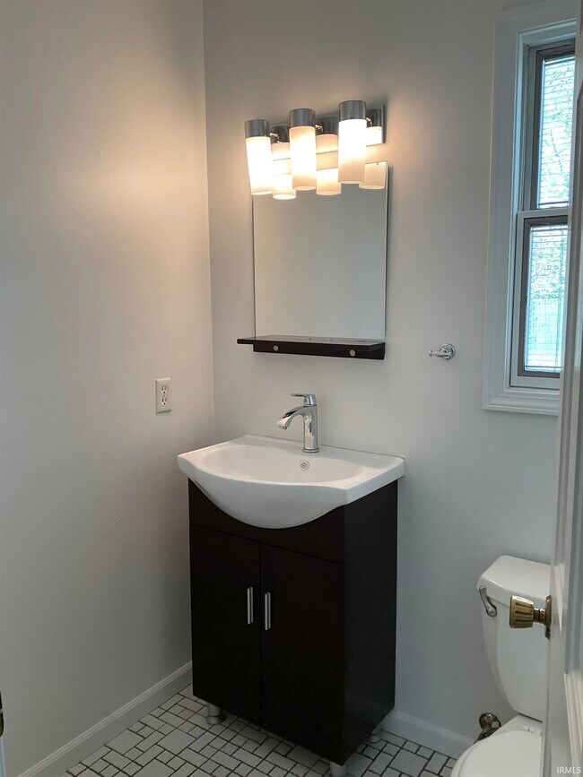 Foto del edificio - 3715 Marigold Dr