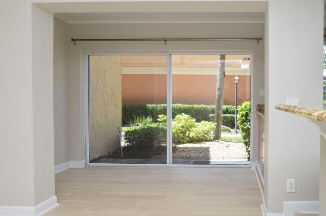 Building Photo - Resort Style Living within Walking Distanc...