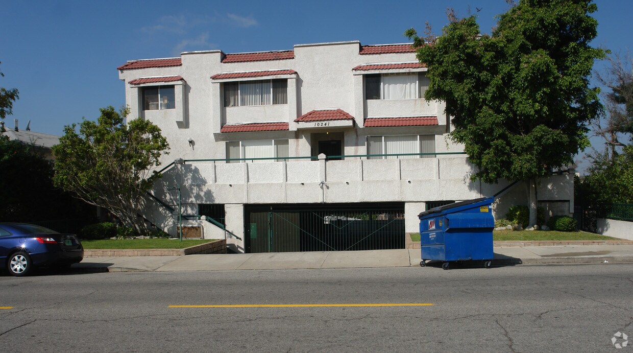 Building Photo - 10241 Commerce Ave