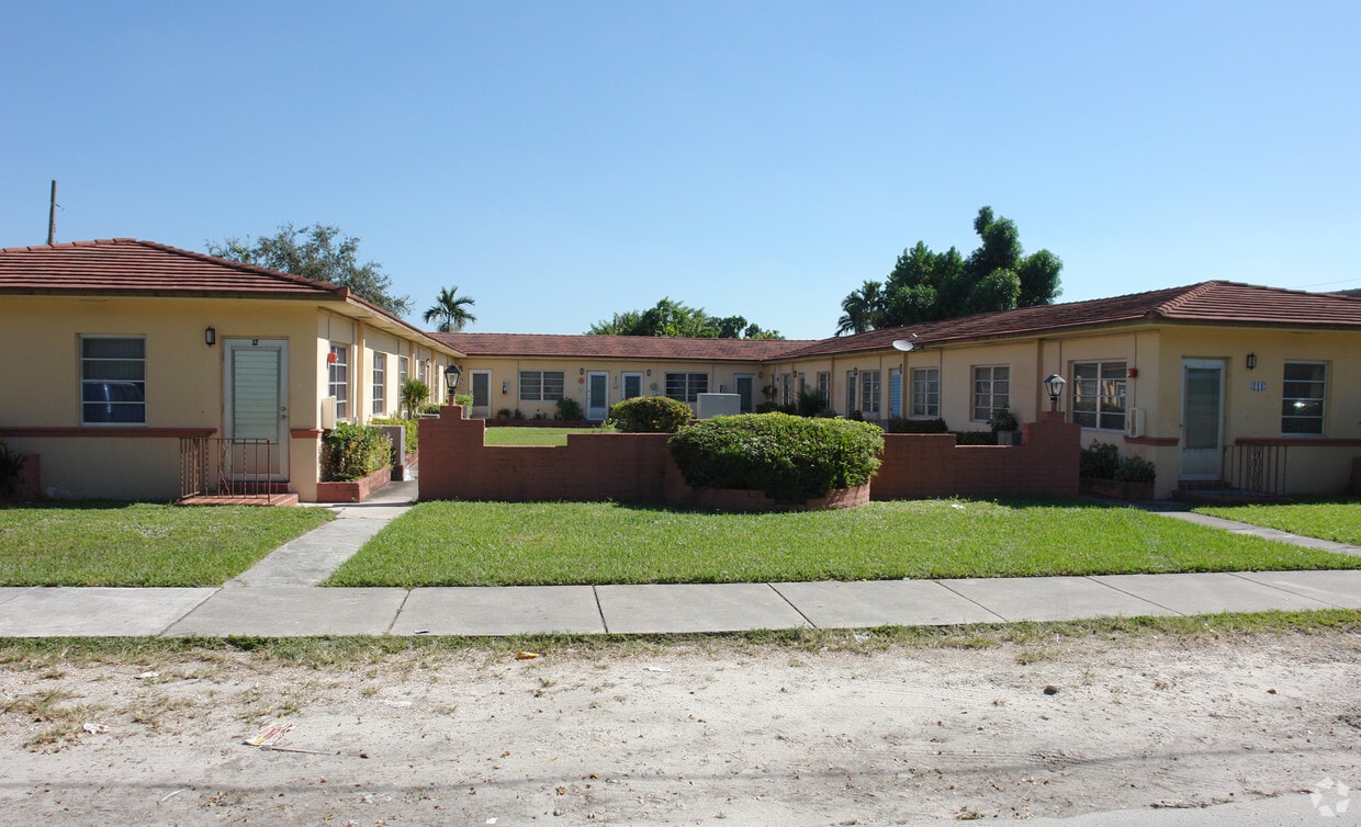 Primary Photo - 111 SW 30th Ave