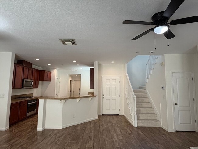 Building Photo - 3301 N Park Dr