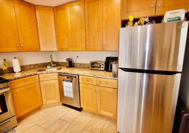 Foto del edificio - 78 Woodward Ln