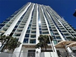Building Photo - 1000 Auahi St