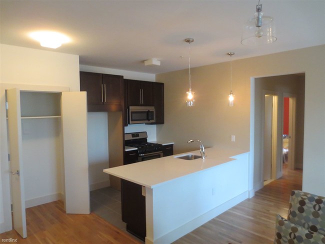 Foto del edificio - 2 br, 1 bath Apartment - 366 W Side Ave