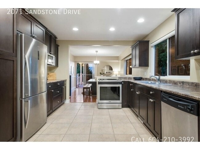 Photo du bâtiment - Executive Home with View