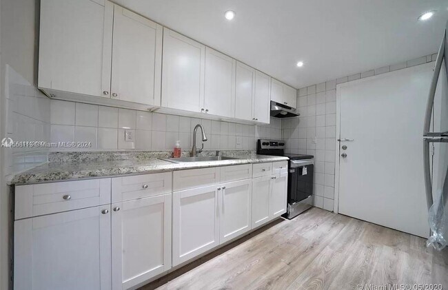 Foto del edificio - 2750 SW 4th St