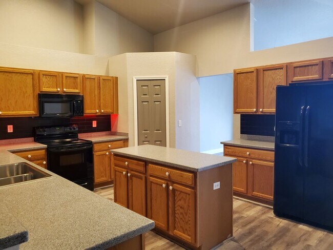 Building Photo - Newly Remodeled 4/2 PLUS DEN House Lehigh APPROVED APPLICATION PENDING DEPOSIT
