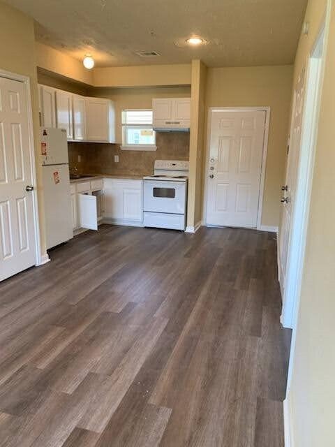 Foto principal - 4720 Yellowstone Blvd