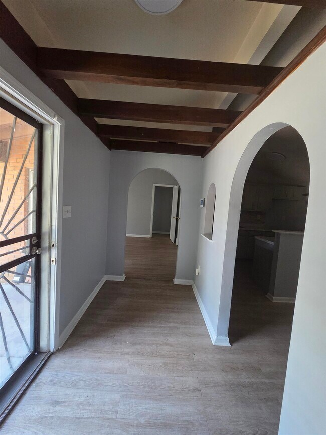 Building Photo - 3347 Clearbrook St