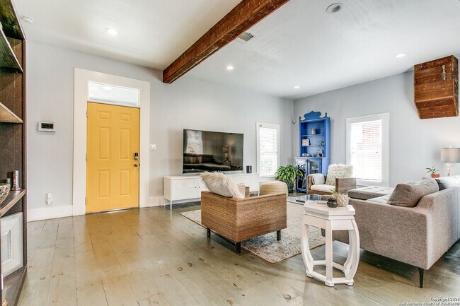 Building Photo - RENOVATED 3-BEDROOM IN DIGNOWITY HILL
