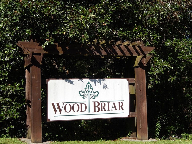 Building Photo - FABULOUS Newer NW 3/2 w/ Garage, Screen Porch Vaulted Ceilings, & Black Appliances! $1750/month A...