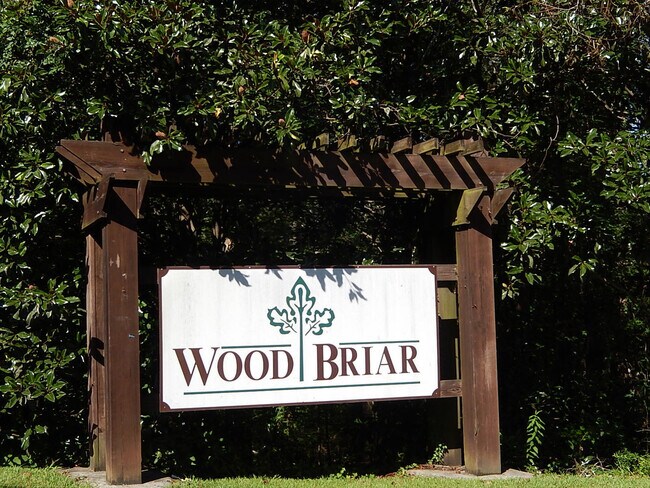 Foto del edificio - FABULOUS Newer NW 3/2 w/ Garage, Screen Porch Vaulted Ceilings, & Black Appliances! $1750/month A...