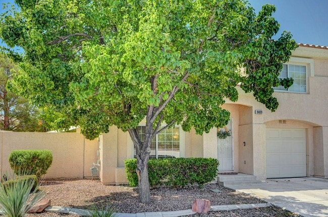 Foto del edificio - 2 Bedroom Condo w/ Patio & 1 Car Attached ...