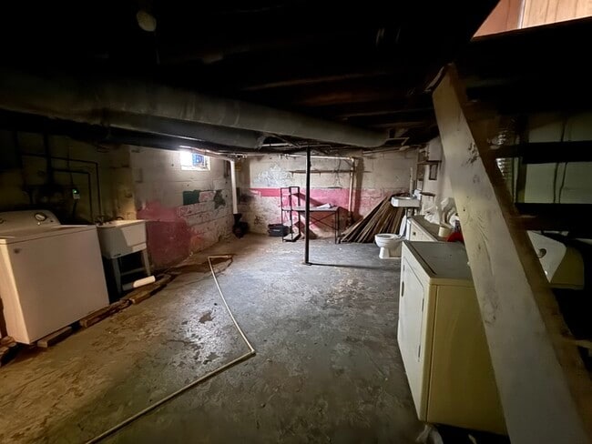 Building Photo - 659 Fisher Hill St