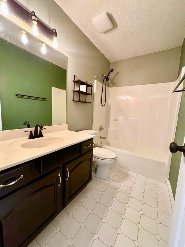Building Photo - 191 Bluegrass Cir