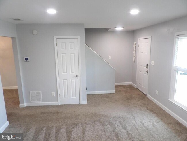 Foto del edificio - 413 Forest Ct