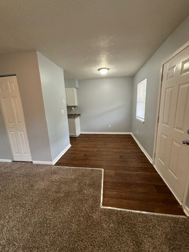 Building Photo - 437 Wood Creek Dr