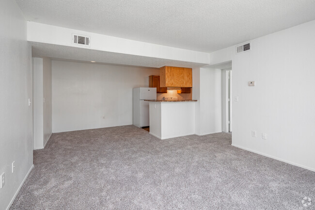 2BR, 2BA - 921SF - Living Room - Trails of Dickson