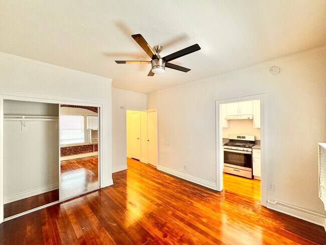 Foto del edificio - 447 S Rampart Blvd