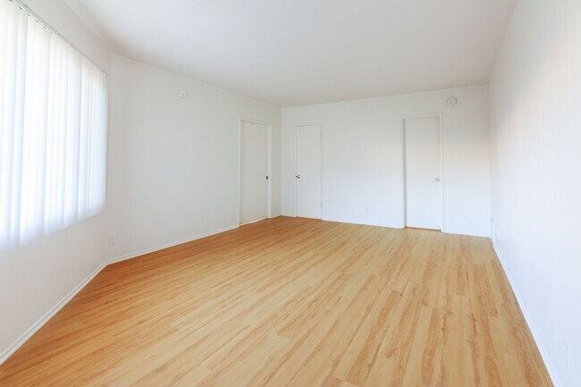 Foto del edificio - 667-669-669 Levering Ave