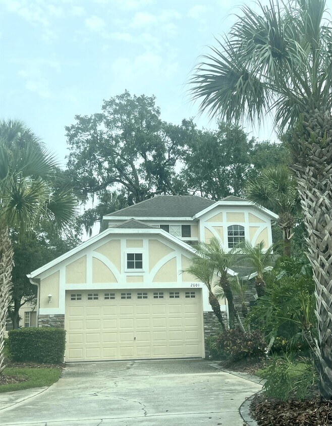 Foto principal - 2801 Eagles Roost Cir