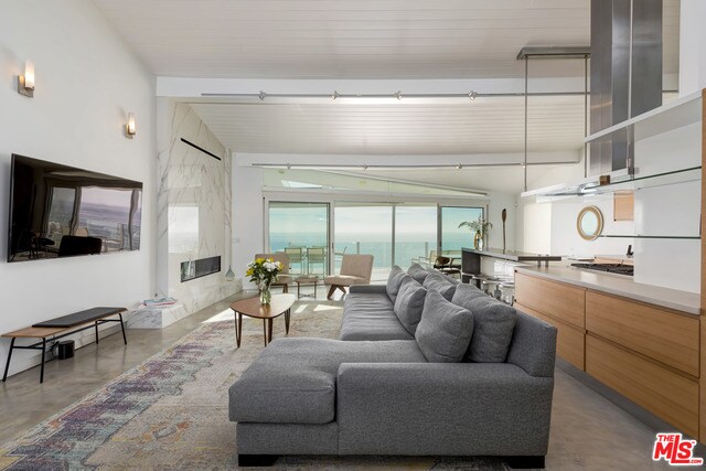 Foto del edificio - 24748 Malibu Rd