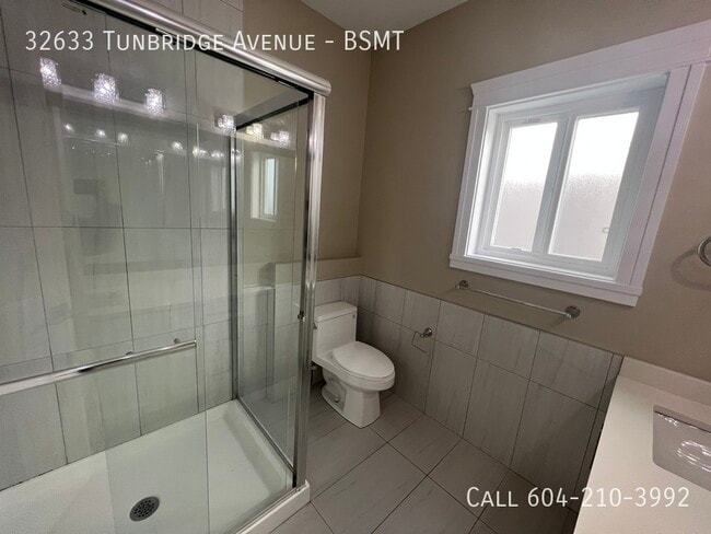 Building Photo - Bright Above Ground Suite
