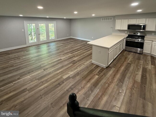 Building Photo - 404 Dylan Dr