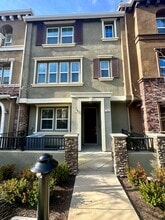 Building Photo - 102 Fanuncio Ln