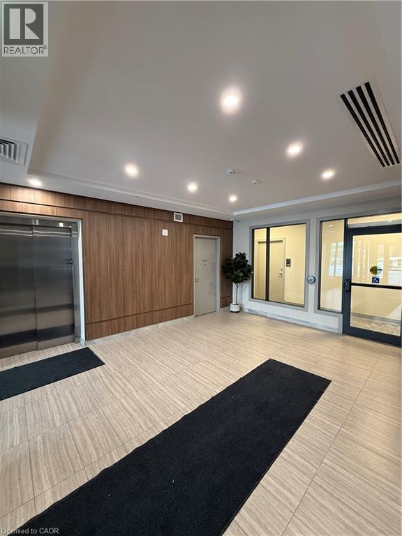 Photo du bâtiment - 1000 Lackner Blvd