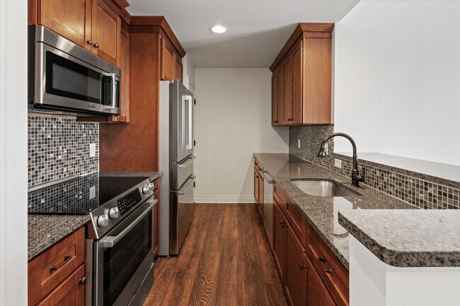 Foto del edificio - Exquisite Condo in Prime Plymouth Location