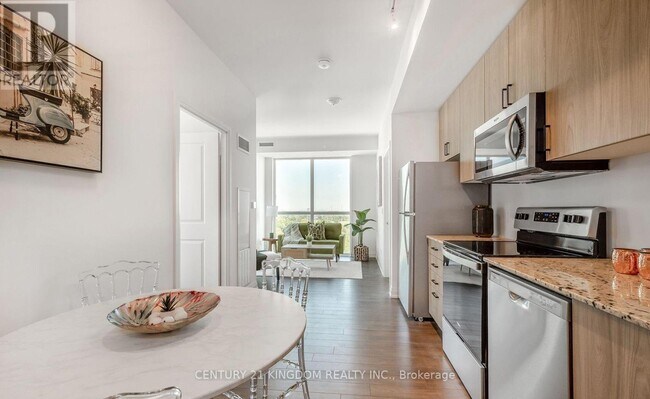 Building Photo - 10 Meadowglen Pl