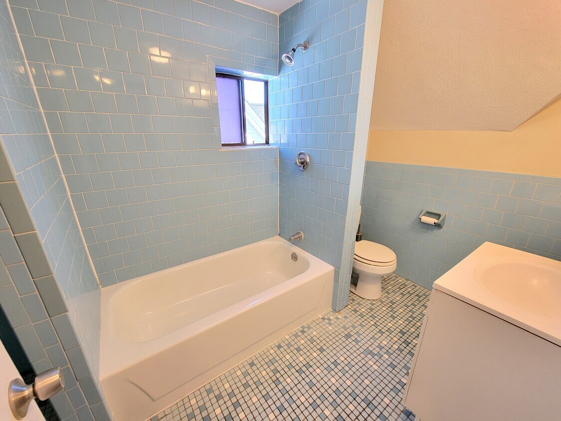 Building Photo - 11 Harvard St