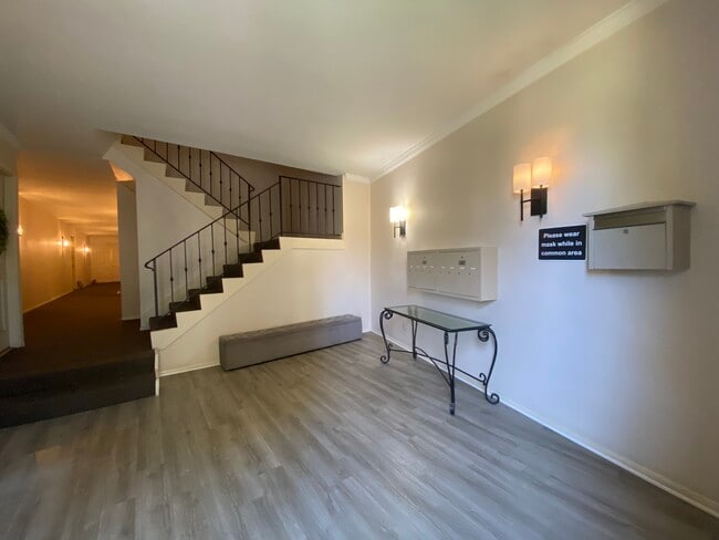 Building Photo - 10634 Holman Ave