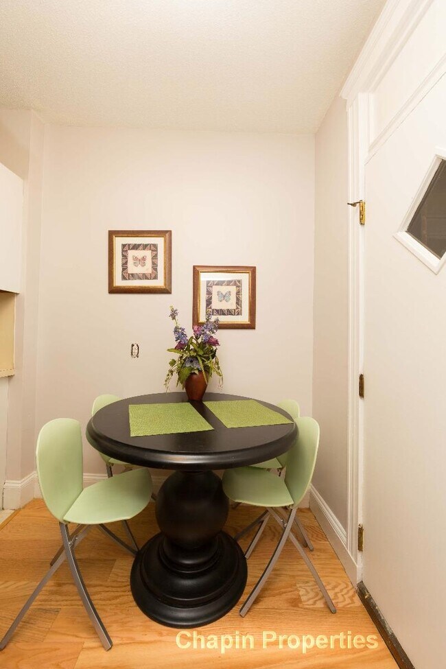 Foto del edificio - 185 Chestnut Hill Ave