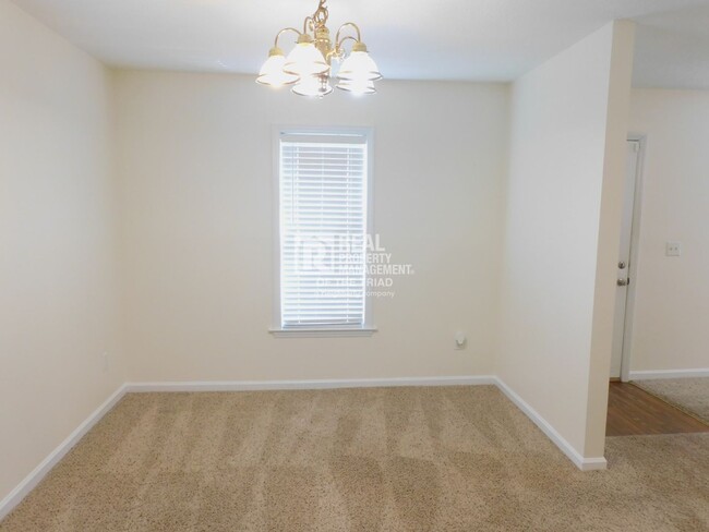 Building Photo - Cute 3 Bed / 2 Bath Home in Greensboro!